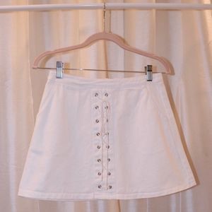 SADIE & SAGE LACE UP WHITE SKIRT